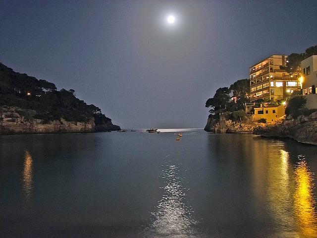 Cala Santanyi bei Nacht